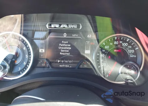 2021 Ram 1500 Big Horn 4X2 5'7 Box z USA, uszkodzony, nr VIN 1C6RREFT9MN750170